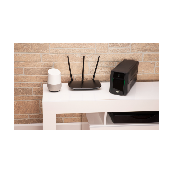 Alimentazione di emergenza a batteria con protezione contro le sovratensioni per computer e apparati elettronici.