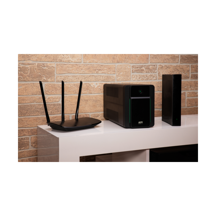 Alimentazione di emergenza a batteria con protezione contro le sovratensioni per computer e apparati elettronici.