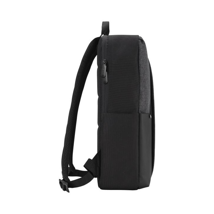 Lo zaino ASUS AP4600 è ideale per notebook fino a 16 pollici, realizzato in tessuto idrorepellente e antigraffio, perfetto per 